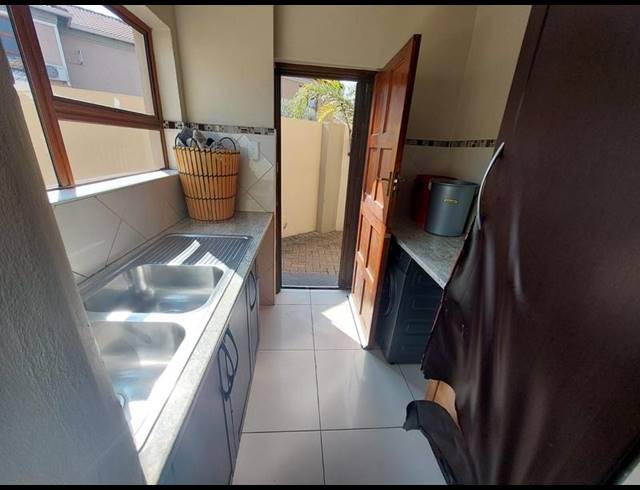3 BEDROOM TOWNHOUSE FOR SALE IN VANDERBIJLPARK SE 8
